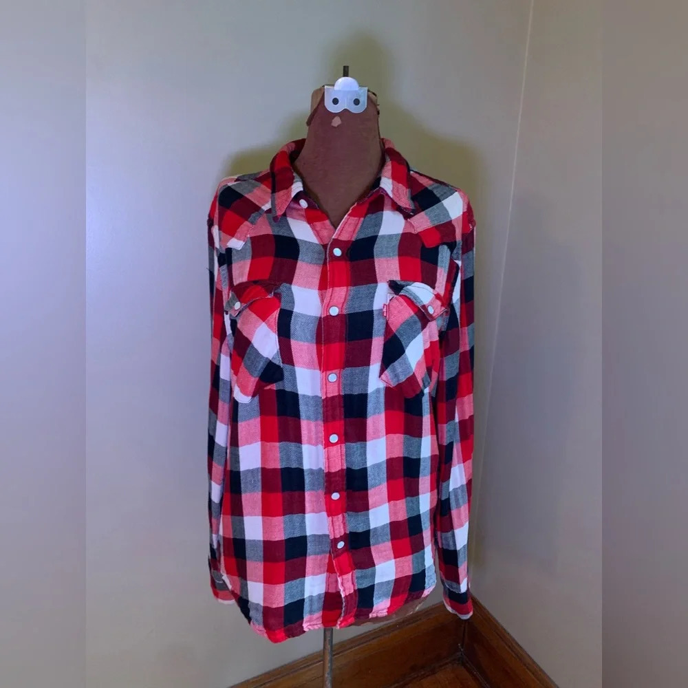 Levi’s flannel shirt, lined flannel button up, fall flannel
